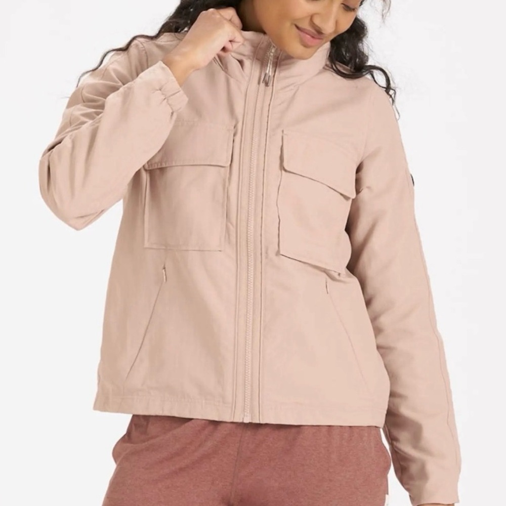 Vuori military jacket water resistant in Dogwood color Women Sz XL